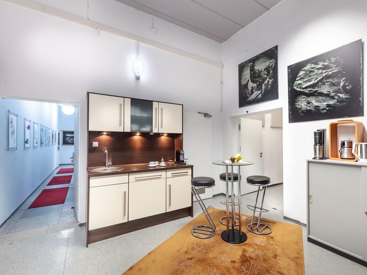 Küche und Aufenthaltsbereich des Mietstudios